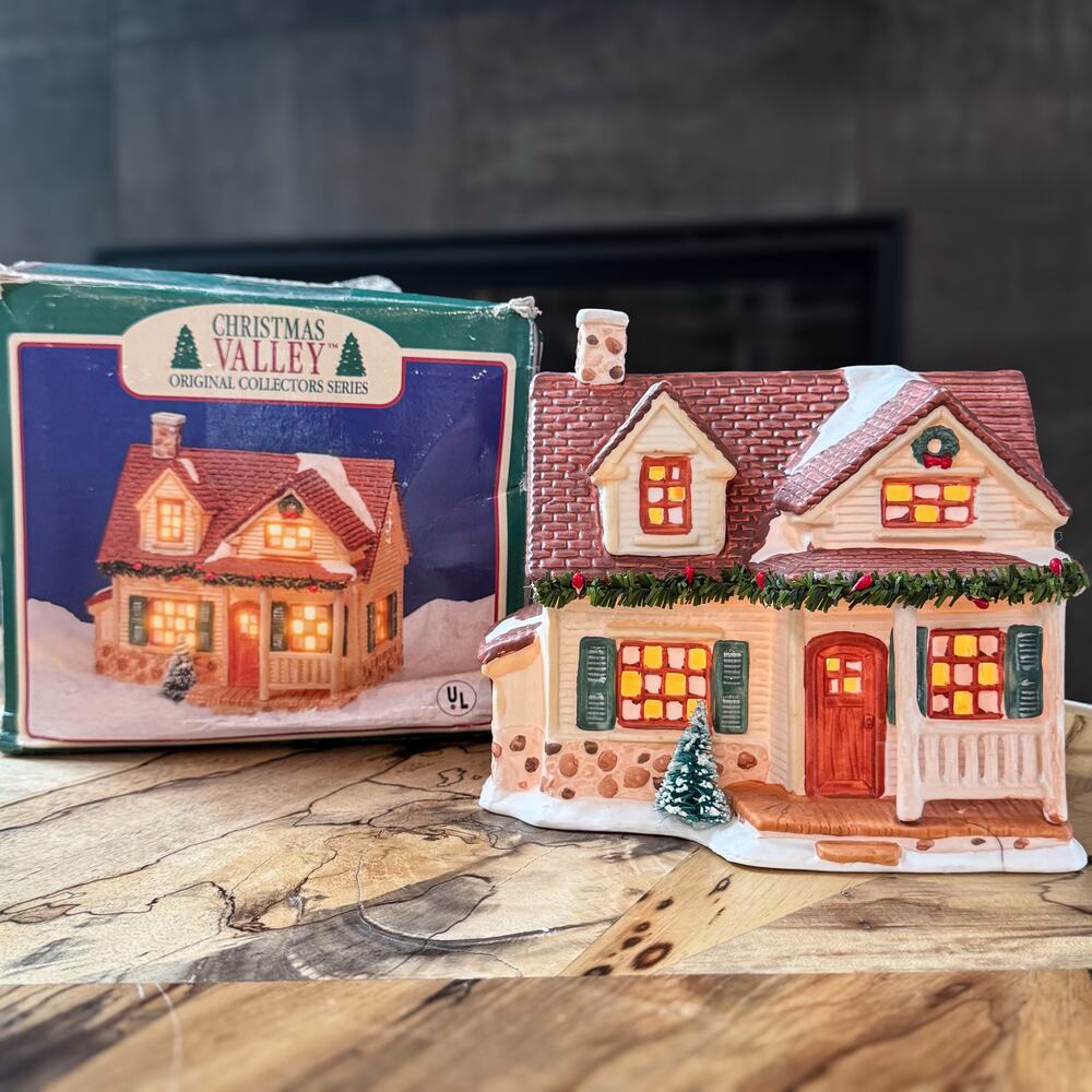 1993 Vintage Two Story Lit Home Christmas Valley Original Collectors Series-Flaw